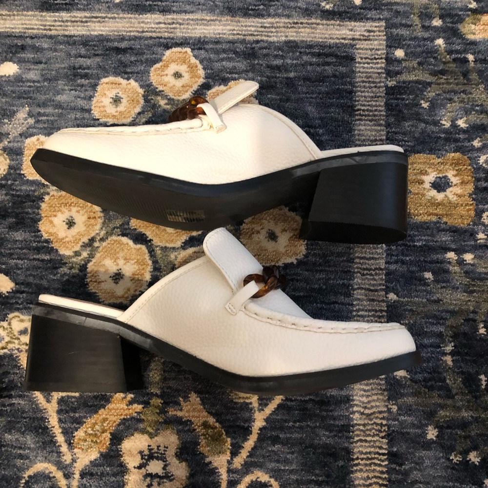 Elegant White Loafers with Chain Detail